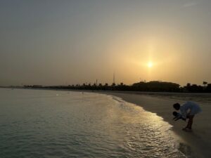 家族帯同ドバイ駐在 海辺の散歩